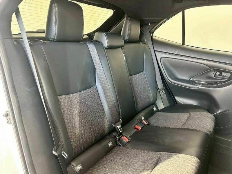 YARIS CROSS-12