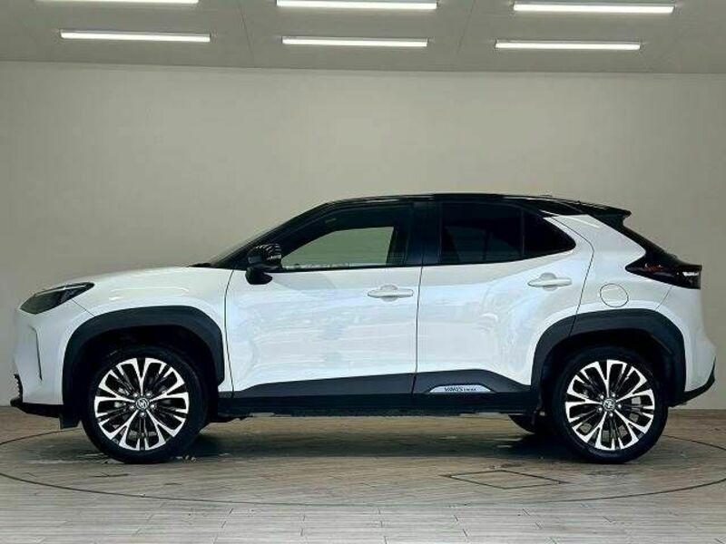 YARIS CROSS-15