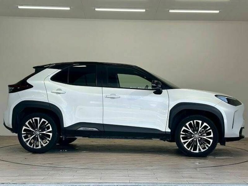 YARIS CROSS-16