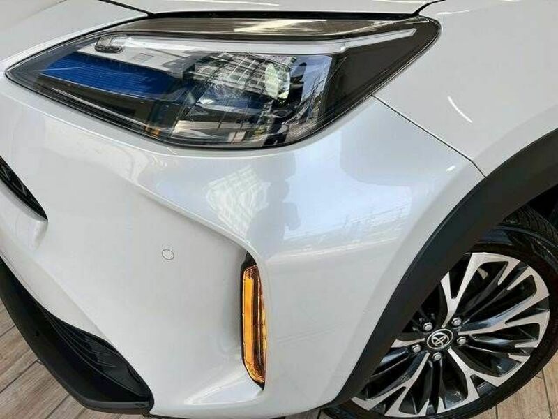 YARIS CROSS-18