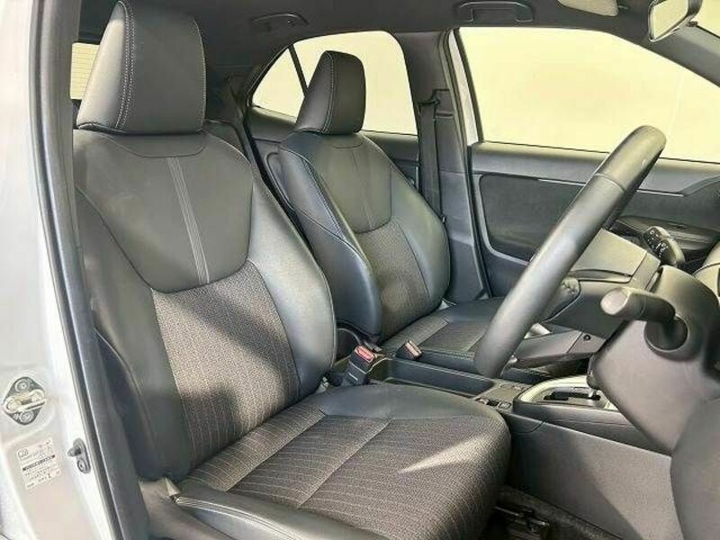 YARIS CROSS-11