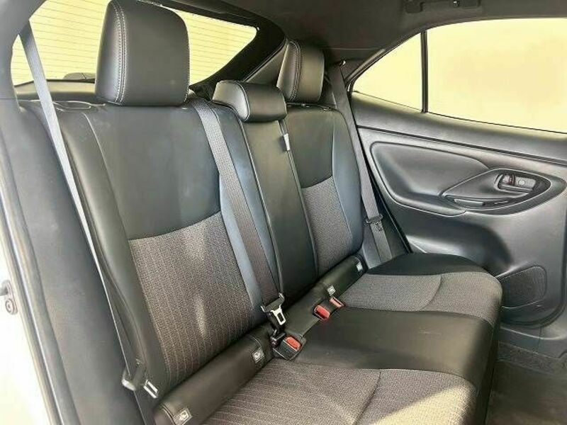 YARIS CROSS-12