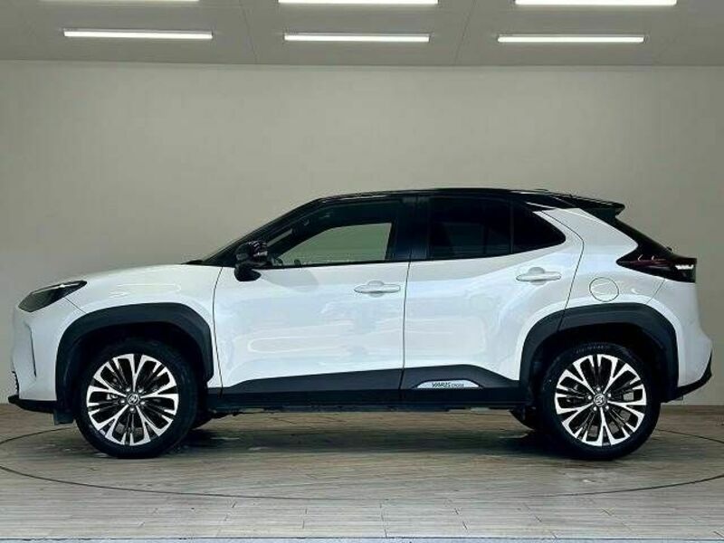 YARIS CROSS-15