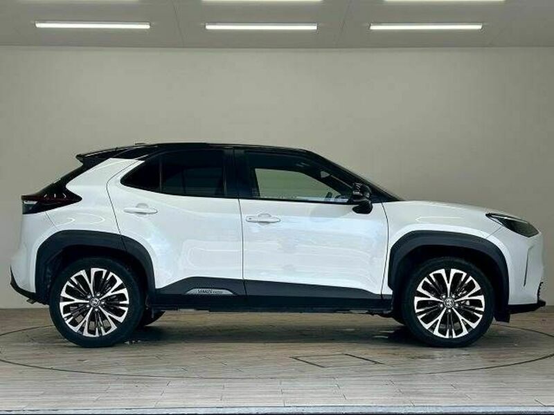 YARIS CROSS-16