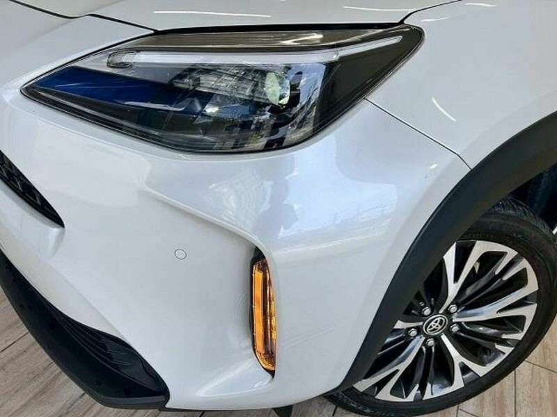 YARIS CROSS-18