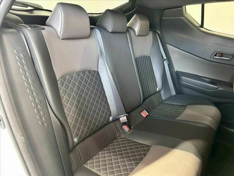 C-HR-12