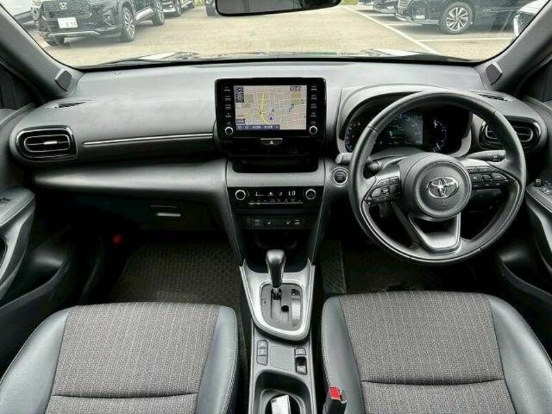 YARIS CROSS