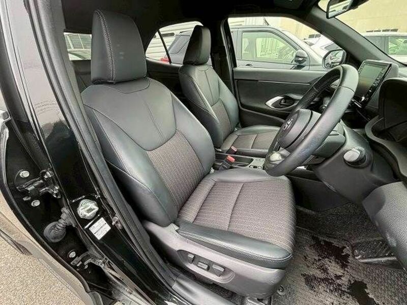 YARIS CROSS