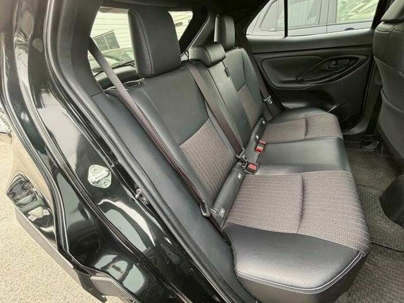 YARIS CROSS