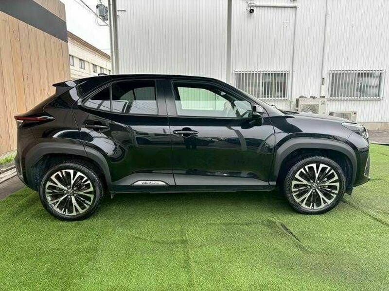 YARIS CROSS