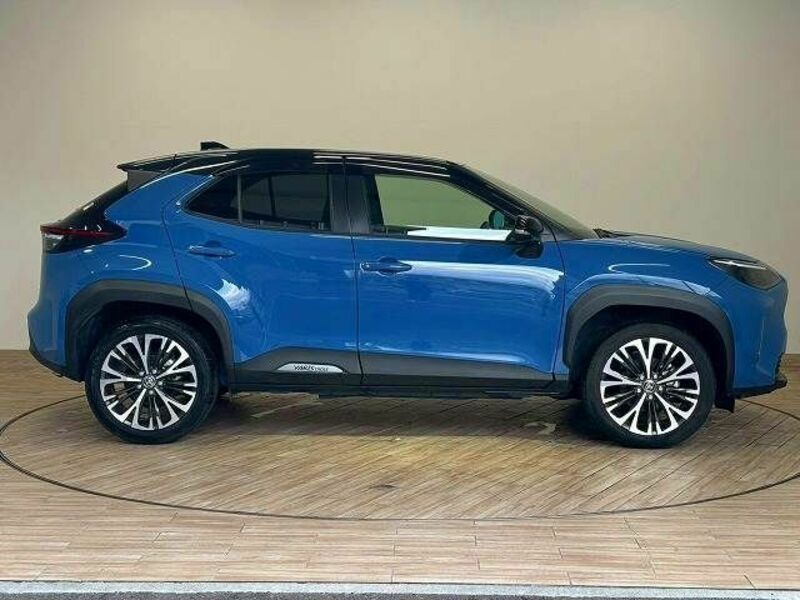 YARIS CROSS