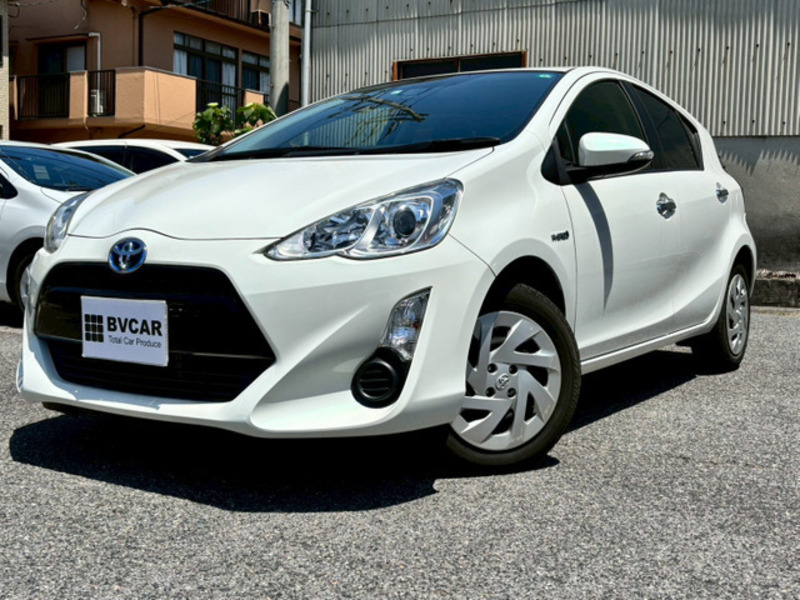 TOYOTA　AQUA