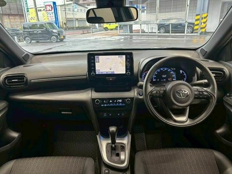 YARIS CROSS
