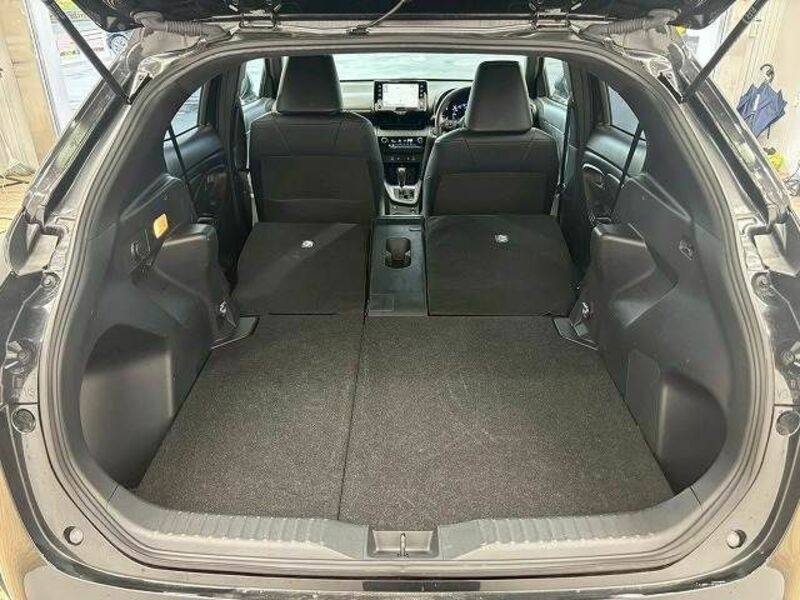 YARIS CROSS