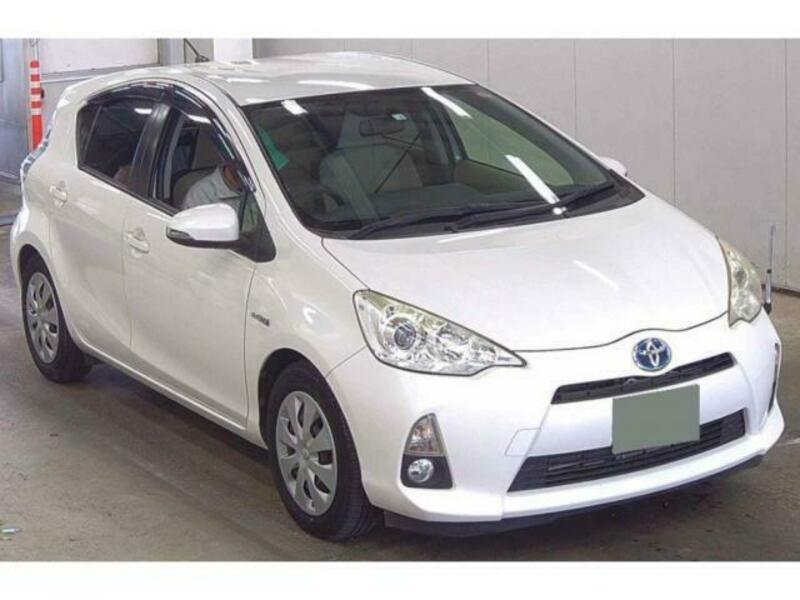 TOYOTA　AQUA