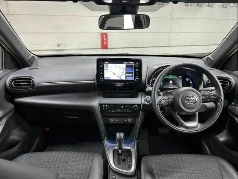 YARIS CROSS-1