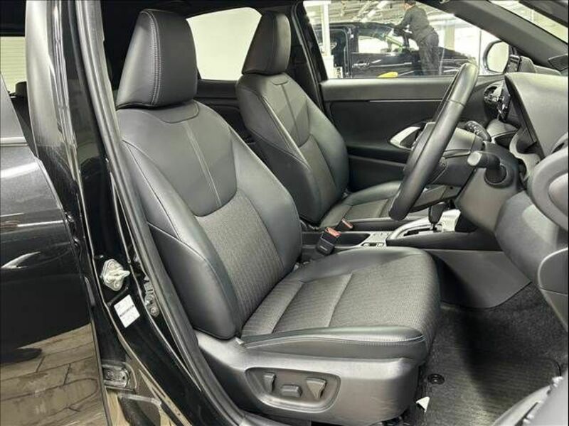 YARIS CROSS-7