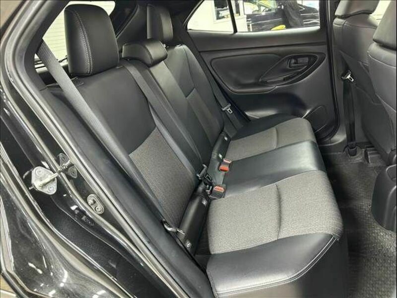 YARIS CROSS-8