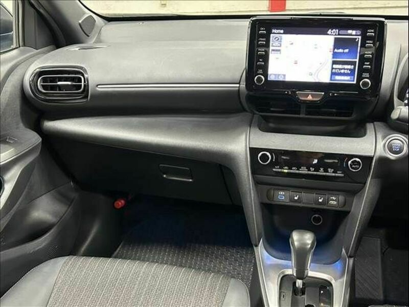 YARIS CROSS-11