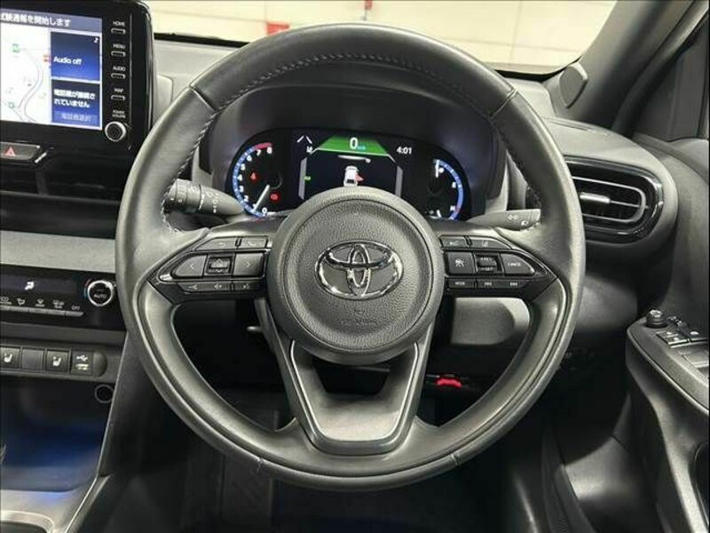 YARIS CROSS-12