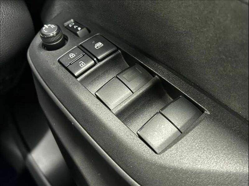 YARIS CROSS-15