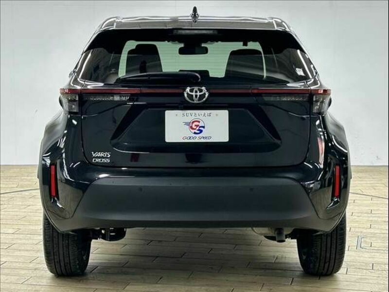YARIS CROSS-18