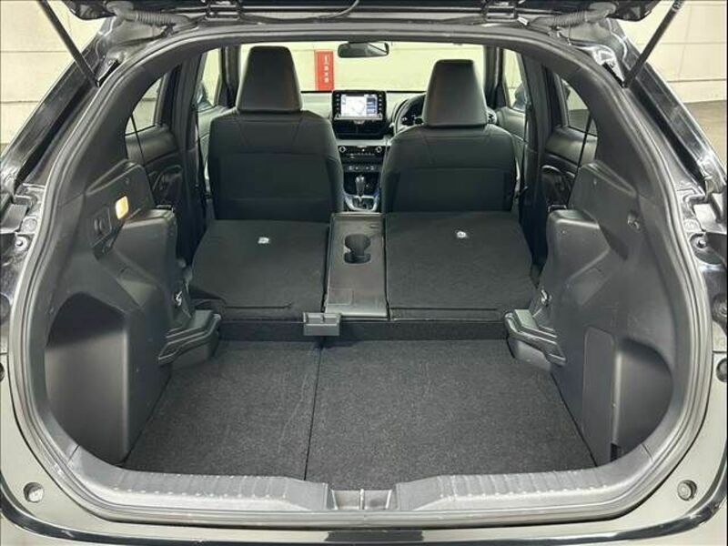 YARIS CROSS-19