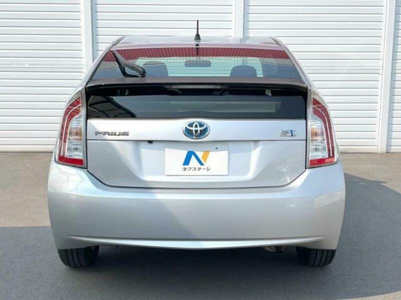 PRIUS-16