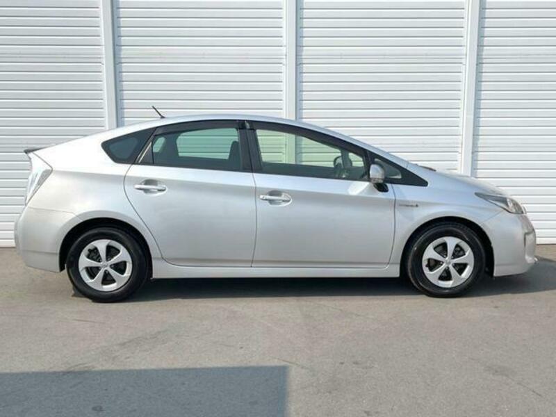 PRIUS-17