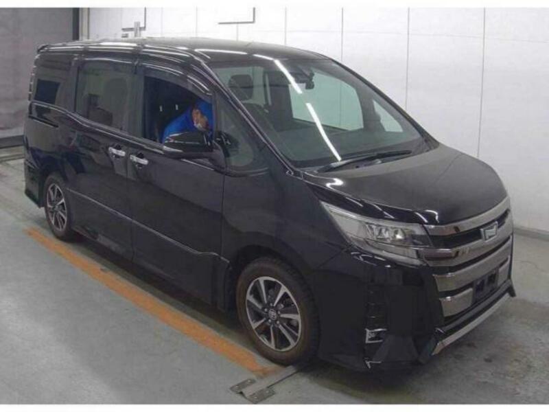 TOYOTA　NOAH