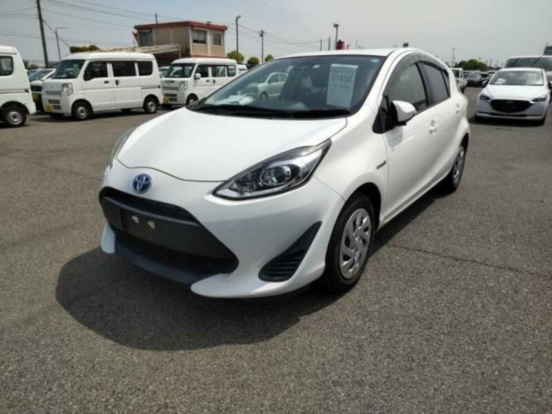 TOYOTA　AQUA