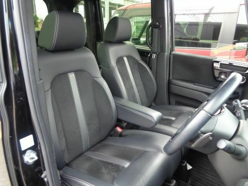 N BOX CUSTOM-12