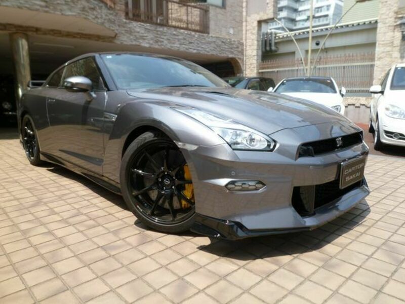 NISSAN GT-R