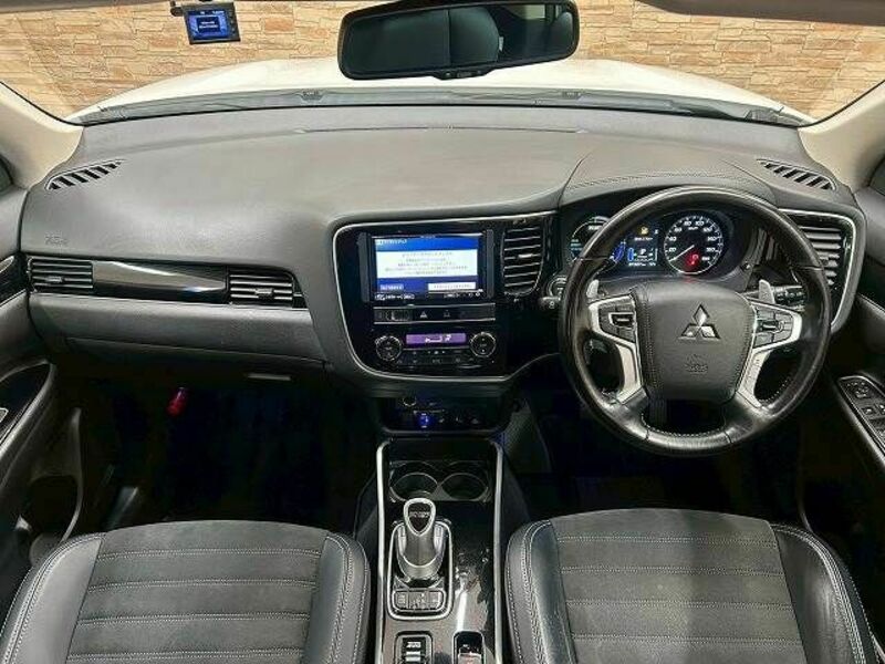 OUTLANDER PHEV-1