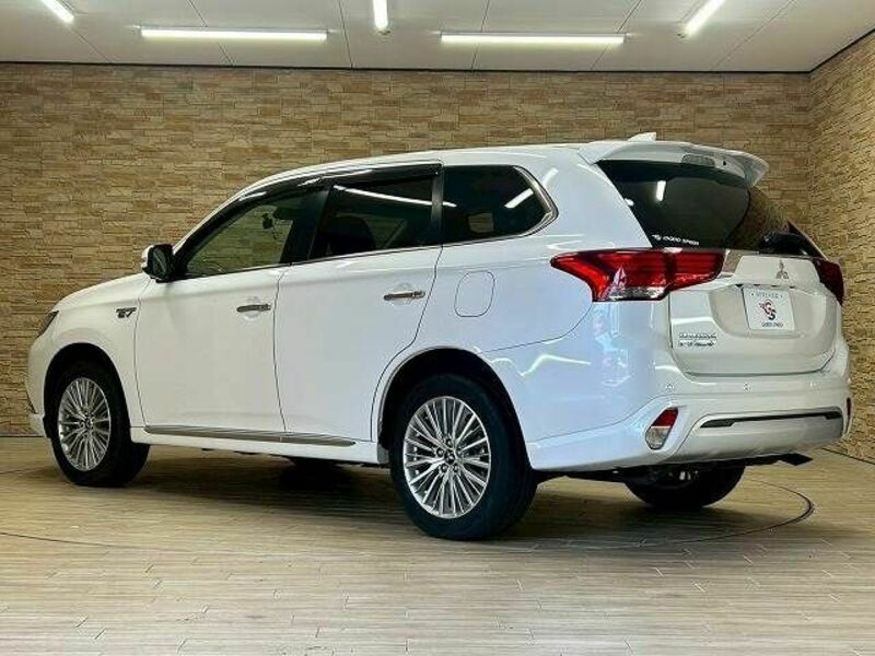OUTLANDER PHEV-16
