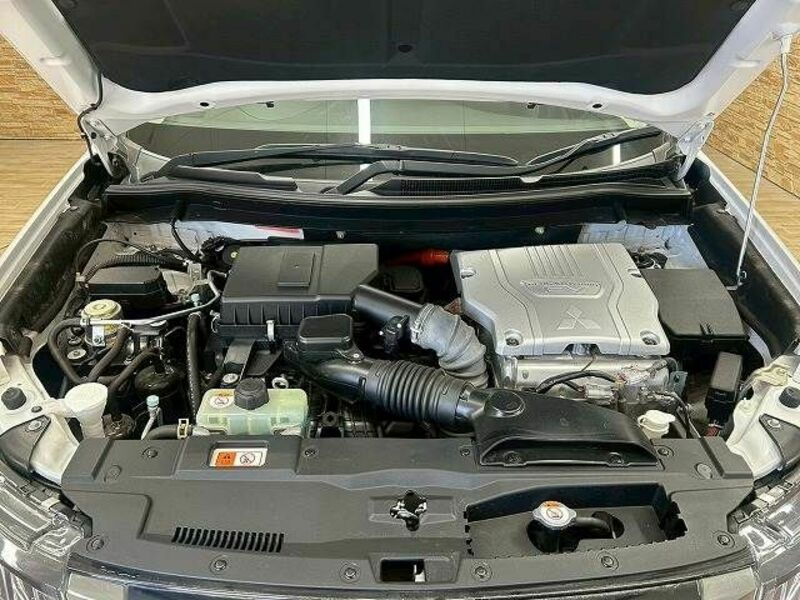OUTLANDER PHEV-17