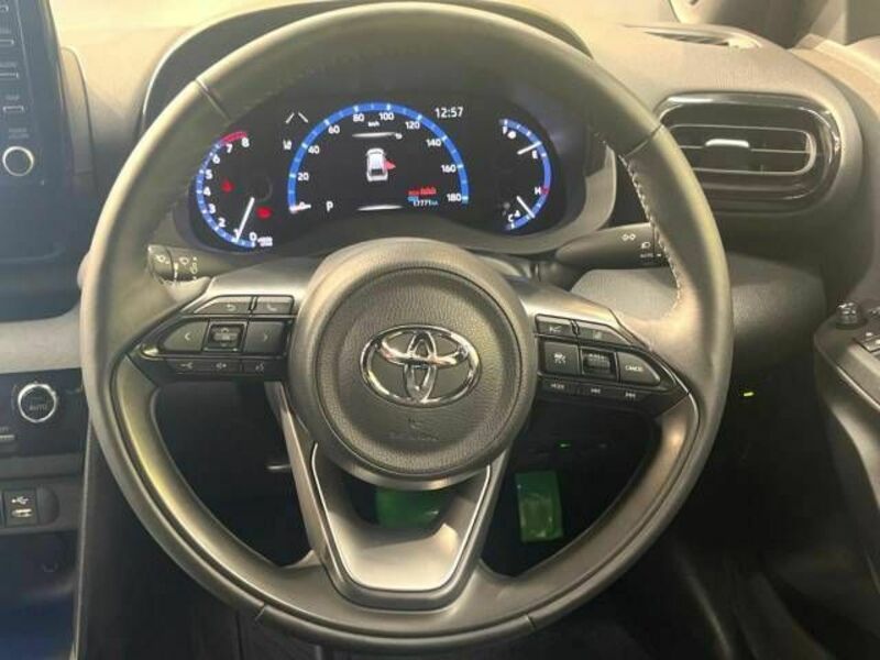 YARIS CROSS
