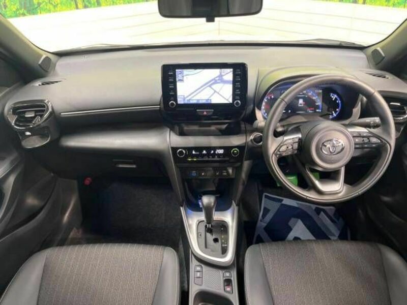 YARIS CROSS-1