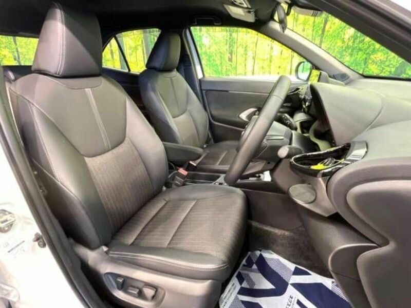 YARIS CROSS-7