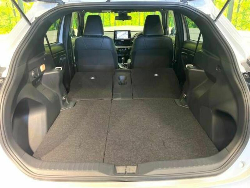 YARIS CROSS-9