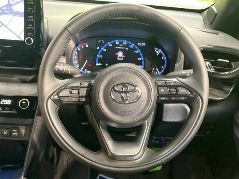 YARIS CROSS-10