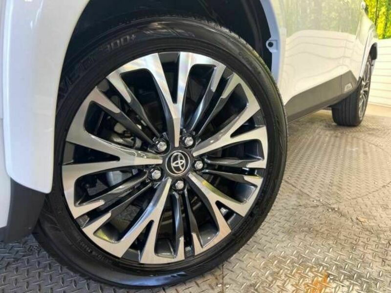 YARIS CROSS-12