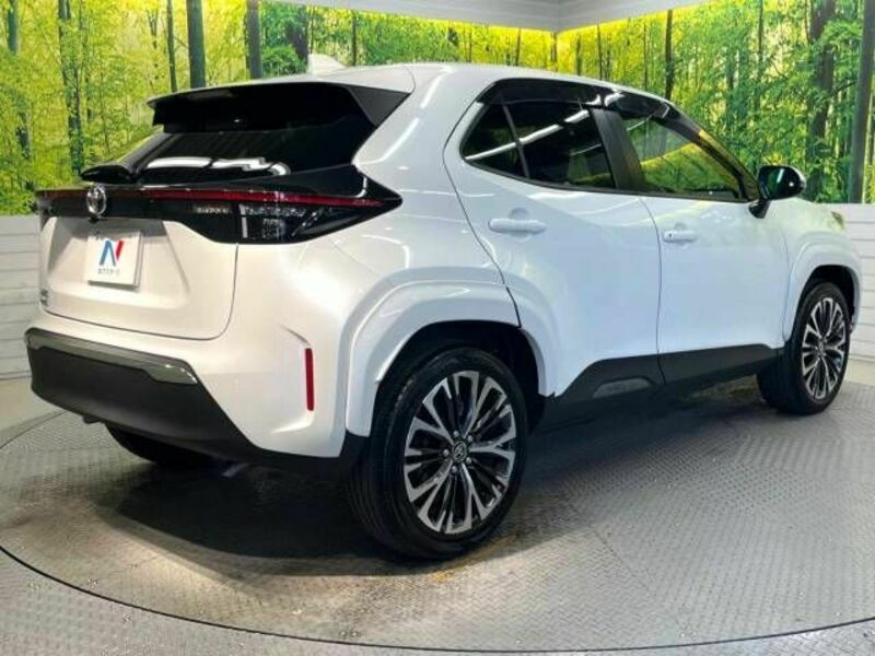 YARIS CROSS-16