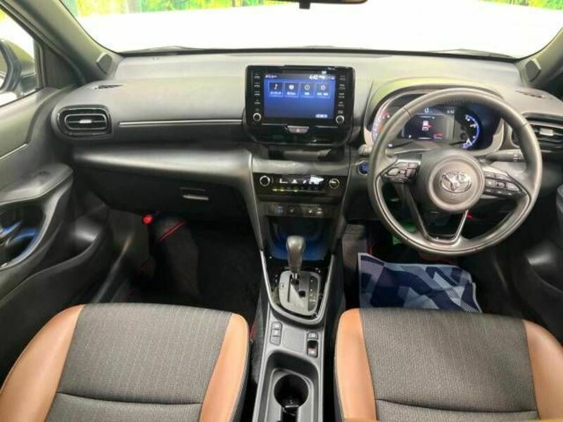 YARIS CROSS-1