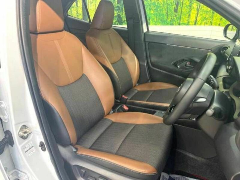 YARIS CROSS-7