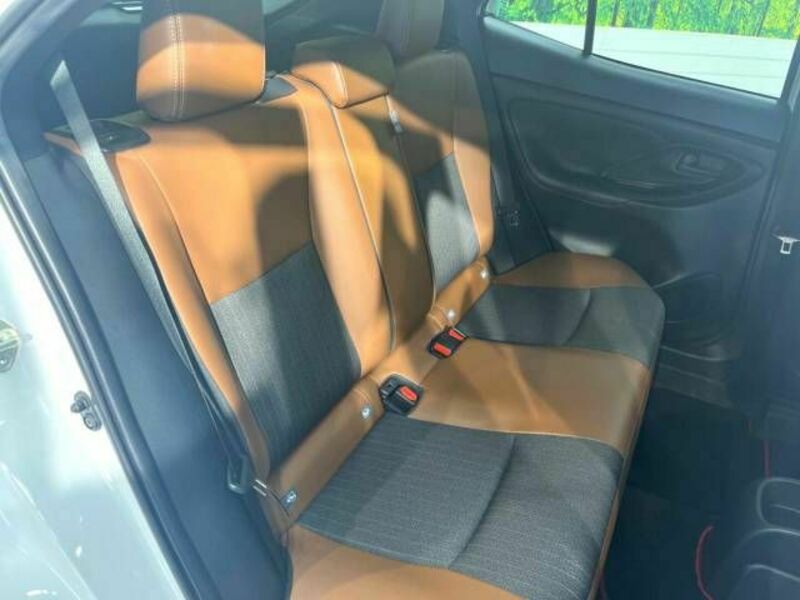 YARIS CROSS-8