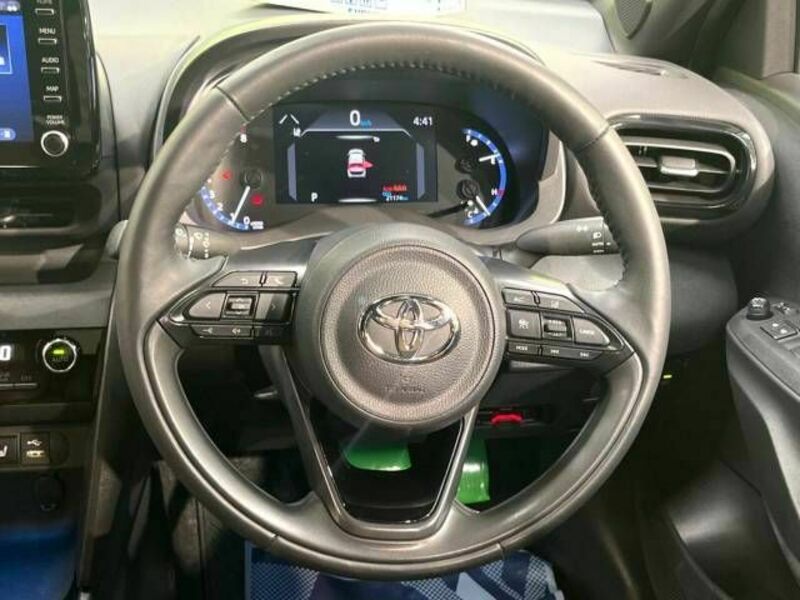 YARIS CROSS-10