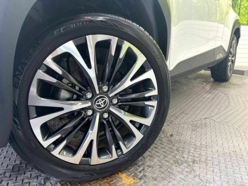 YARIS CROSS-12