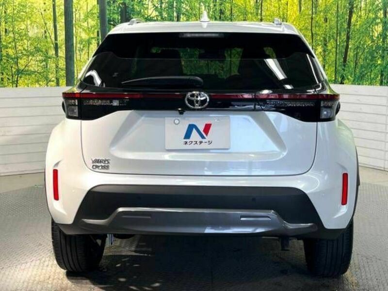 YARIS CROSS-14