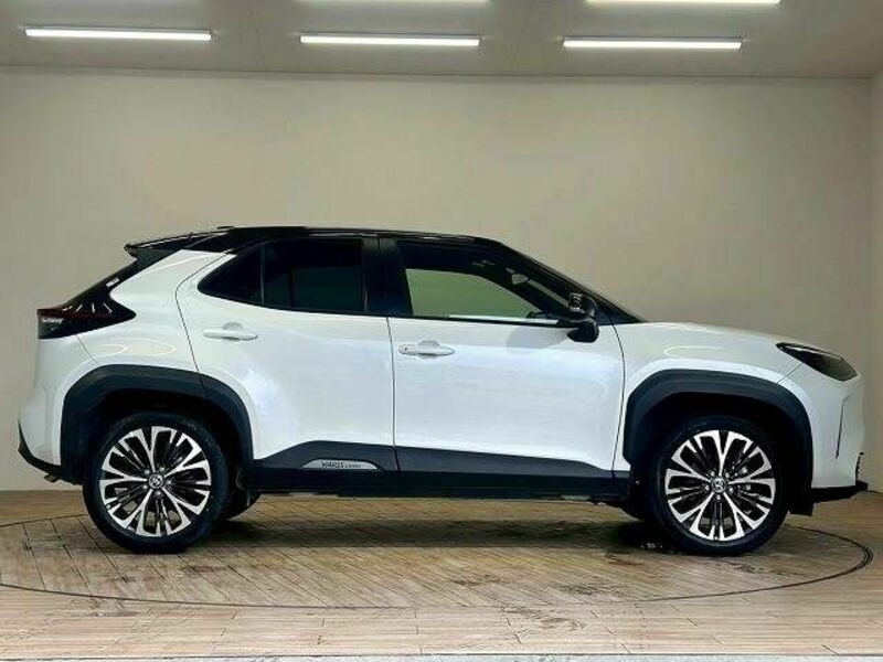 YARIS CROSS